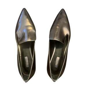 GUESS Metallic Pewter Pointed Toe Loafer Flats